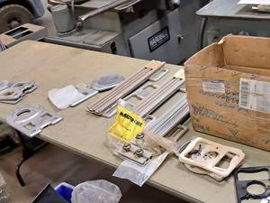 lot 442 image: Lot of  Adjustable Machining Bases and Accessories