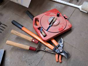 lot 448 image: Misc. Gardening Tools - Bypass Loppers, Hedge Trimmer, Pruners, Toro Hose Reel