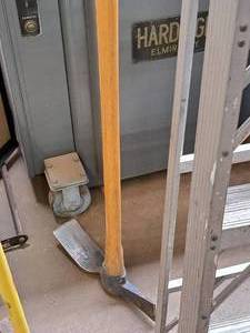 lot 446 image: Pick Axe