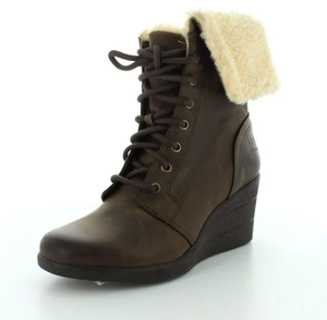 lot 581 image: Ugg Zea Boots Size 6