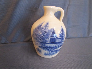 lot 21 image: Crock Jug - Cobalt Cabin Scene