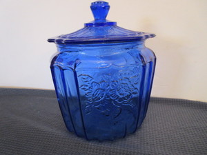 lot 27 image: Cobalt Depression Glass Cookie