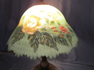 lot 55 image: Tiffany Style Lamp