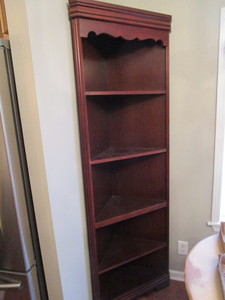 lot 11 image: Corner Shelf, Wooden