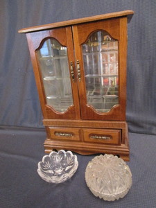 lot 49 image: Jewelry Box, Bracelets, Vintage Bulova Ladies Watch