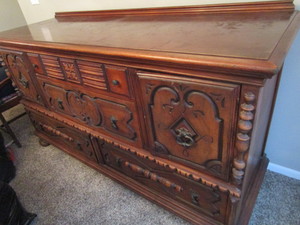 lot 3 image: Vintage Buffet