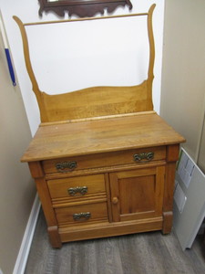 lot 8 image: Antique Commode, Towel Bar