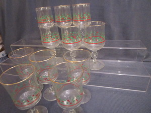 lot 87 image: Arbys Holly Berry Glasses