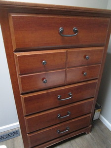 lot 19 image: Chest of Drawers