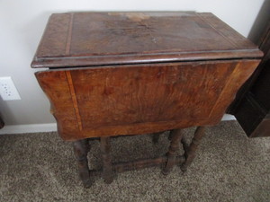 lot 53 image: Vintage Dropleaf Gateleg Table
