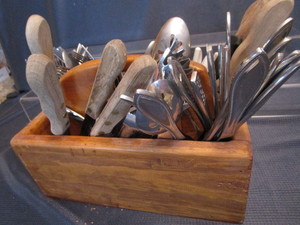 lot 116 image: Wood Carrier & Tableware