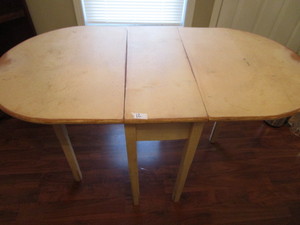 lot 12 image: Vintage Dropleaf Gateleg Table