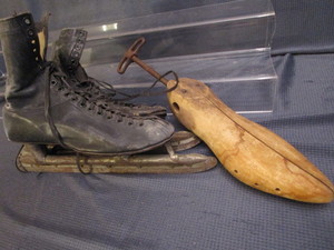 lot 150 image: Ice King Skates, Wooden Stretcher