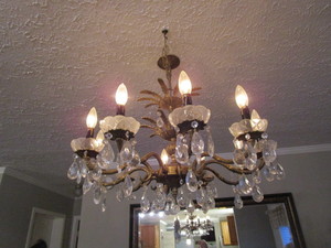 lot 152 image: Chandelier 10 Light