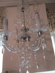lot 124 image: Antique Looking Chandelier, 4 Light