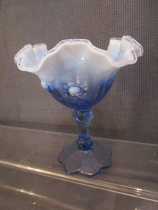 lot 194 image: Fenton Pedestal Dish