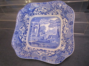 lot 195 image: Spode Blue Willow Bowl