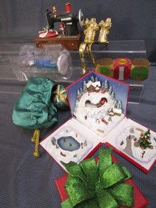 lot 212 image: Christmas Decorations