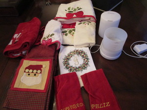 lot 224 image: Holiday Towels, Humidifier