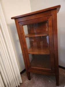 lot 11 image: Glass Front Locking Door Display Cabinet