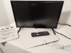 lot 13 image: Insignia 19 TV with Antena and Remote