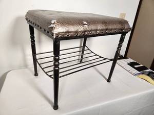 lot 14 image: Vintage Bench