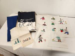 lot 17 image: Vintage Hand Embroidered and Painted Asian Napkins and Towel