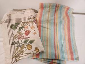 lot 24 image: Two Rectangle Table Clothes