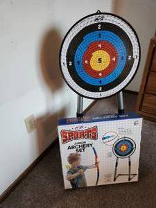 lot 43 image: Childrens Dart Board