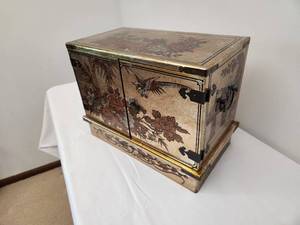 lot 62 image: Vintage Chinese Lacquer Jewelry Box