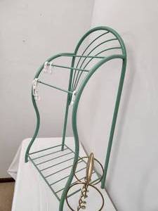 lot 65 image: Vintage Towel Racks Bathroom Bath Towels