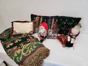 lot 66 image: Lot of Christmas Decorations
