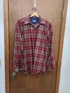lot 73 image: Vintage Pendleton Wool Button Down Shirt XL