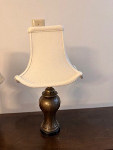 lot 130 image: Vintage Table Lamp