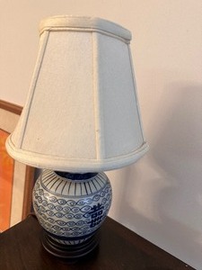 lot 131 image: Blue and White Bulb Jar Porcelain Happieness Table Lamp
