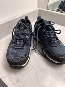 lot 89 image: New Lands End Womens Hiking Shoes Size 6.5W