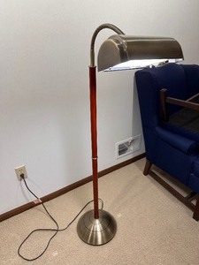 lot 107 image: Vintage Mid-Century Modern Floor Lamp with Adjustable Neck