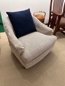 lot 7 image: Vintage Mid-Century Modern Chair