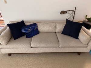 lot 9 image: Vintage Mid-Century Modern Sofa Couch