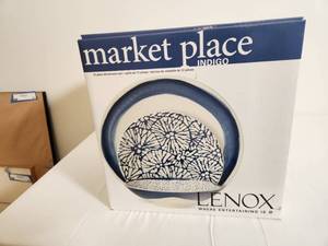lot 148 image: Lenox 12 Piece Dinner Set Market Place Indigo - New in Box