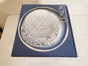 lot 149 image: Lenox 12 Piece Dinner Set Market Place Indigo - New in Box