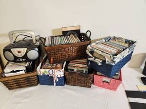 lot 160 image: Large Lot of Cds and Cd Player