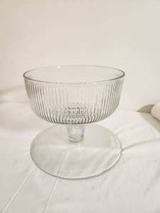 lot 214 image: Versitile Cake Plate with Cover or Trifle Bowl