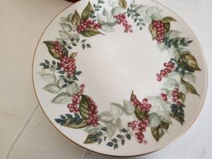 lot 242 image: Set of 6 Festive Berry Plates William Sonoma