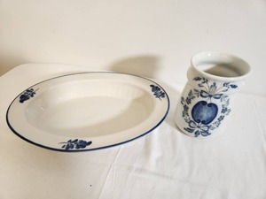 lot 250 image: Two Hand Painted Pottery Pieces made in Portugal