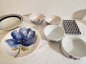 lot 281 image: Variety of Serving Plates and Dishes