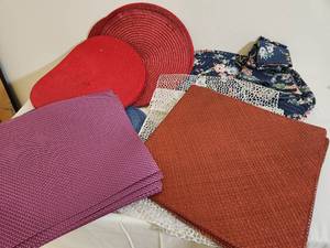 lot 287 image: Lot of Placemats