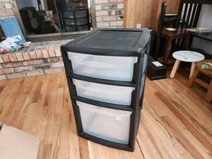 lot 278 image: Three Drawer Plastic Rubbermaid Storage Container