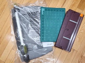 lot 304 image: Lot of Paper Cutters and Scrapbooking Tools