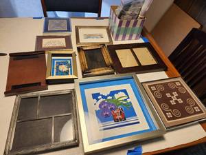 lot 305 image: Lot of Miscelaneous Frames and Art